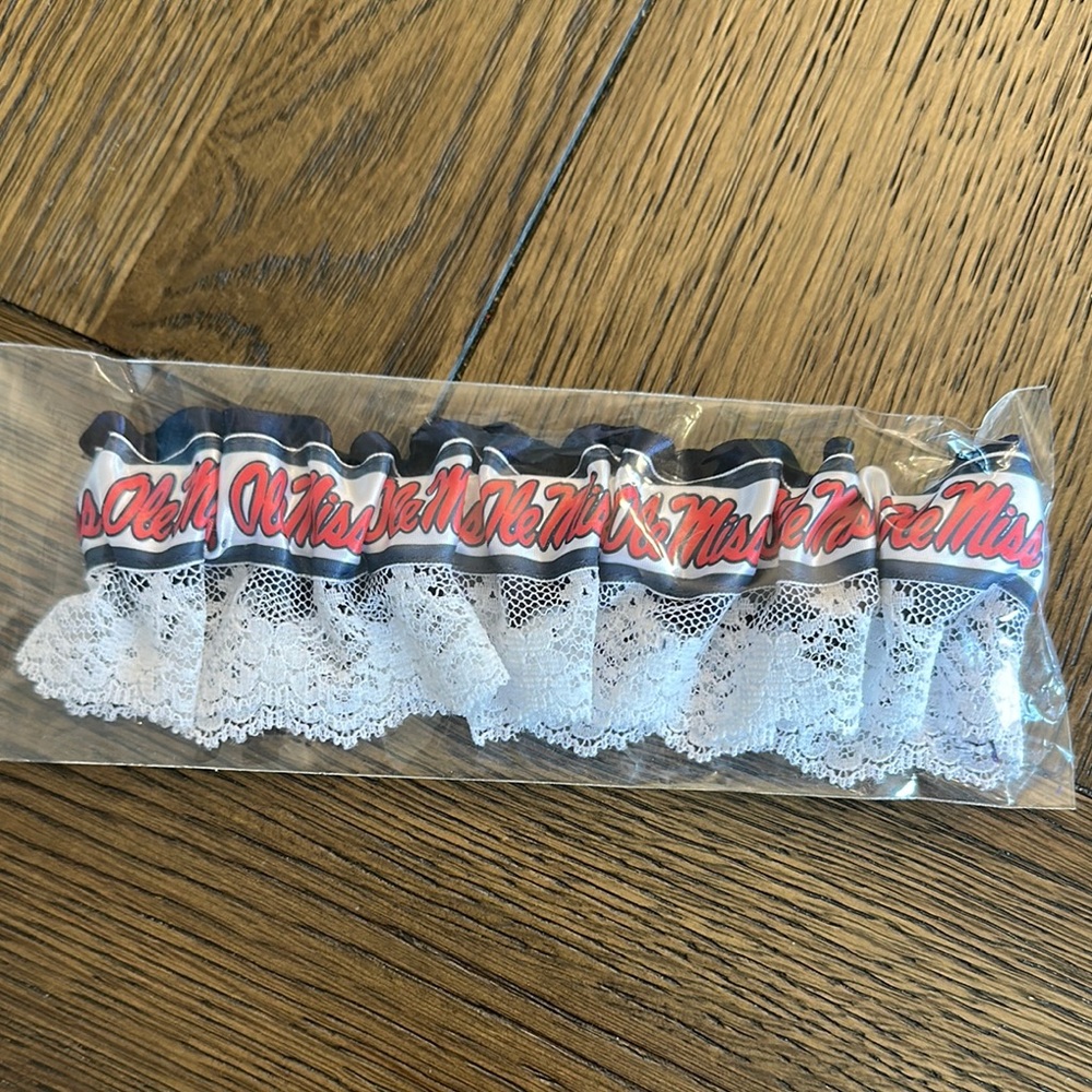 Divine Creations Handmade NWT Ole Miss Garter